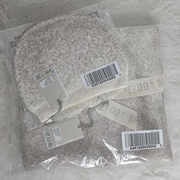 Barefoot Dreams CozyChic Lite Confetti Scarf & Beanie Set Cream Taupe NWT - Picture 9 of 9